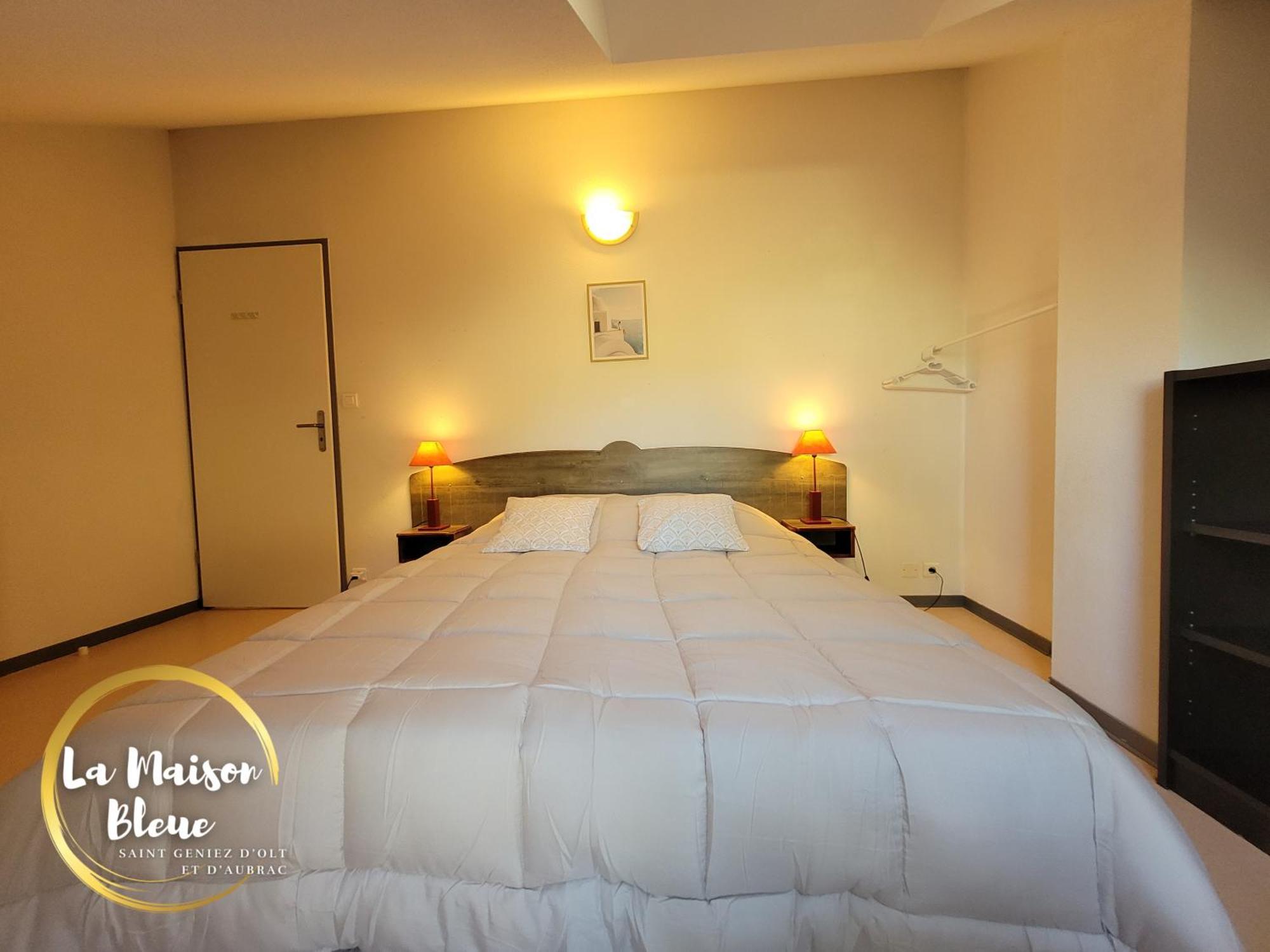 Saint-Geniez-dʼOlt La Maison Bleue, Village Vacances, Piscine, Parking מראה חיצוני תמונה