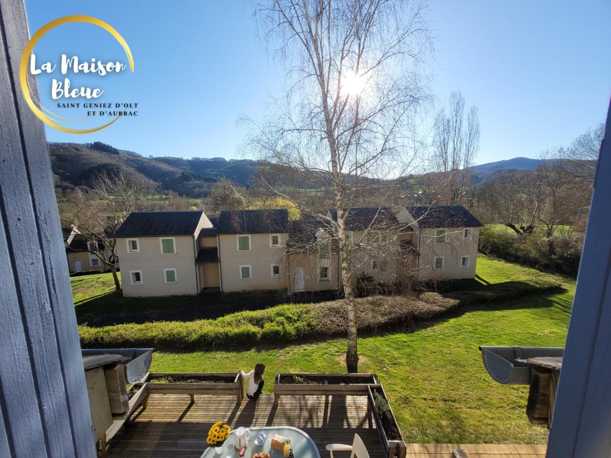 Saint-Geniez-dʼOlt La Maison Bleue, Village Vacances, Piscine, Parking מראה חיצוני תמונה