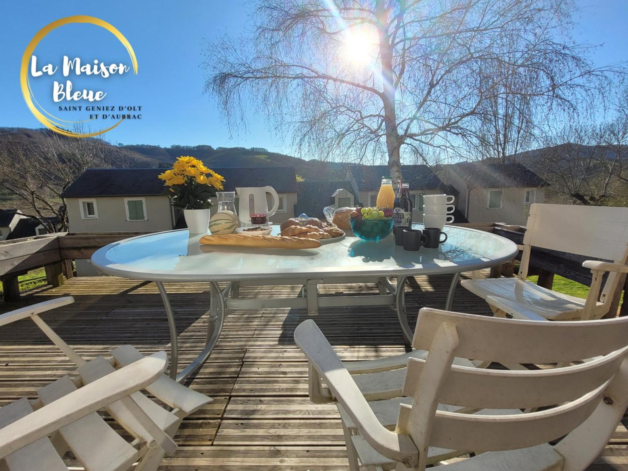 Saint-Geniez-dʼOlt La Maison Bleue, Village Vacances, Piscine, Parking מראה חיצוני תמונה